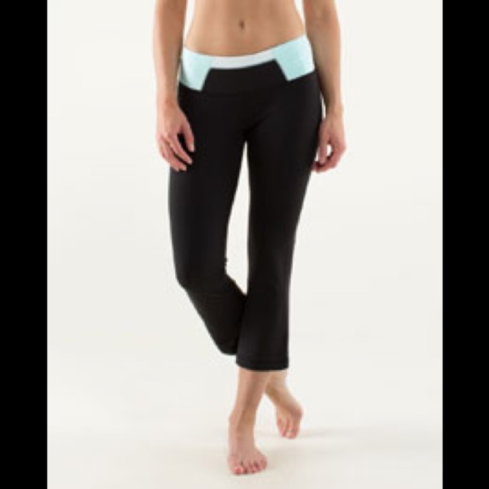 Lululemon Hip To Be Zen Crop